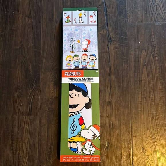 Brand new ADORABLE Peanuts Snoopy Christmas Holiday window clings - Picture 1 of 4